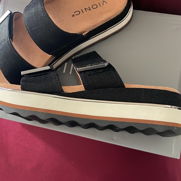 NIB Vionic Brandie Metallic Slip On Sandal Slide Black Women’s size 6 M - Picture 3 of 6